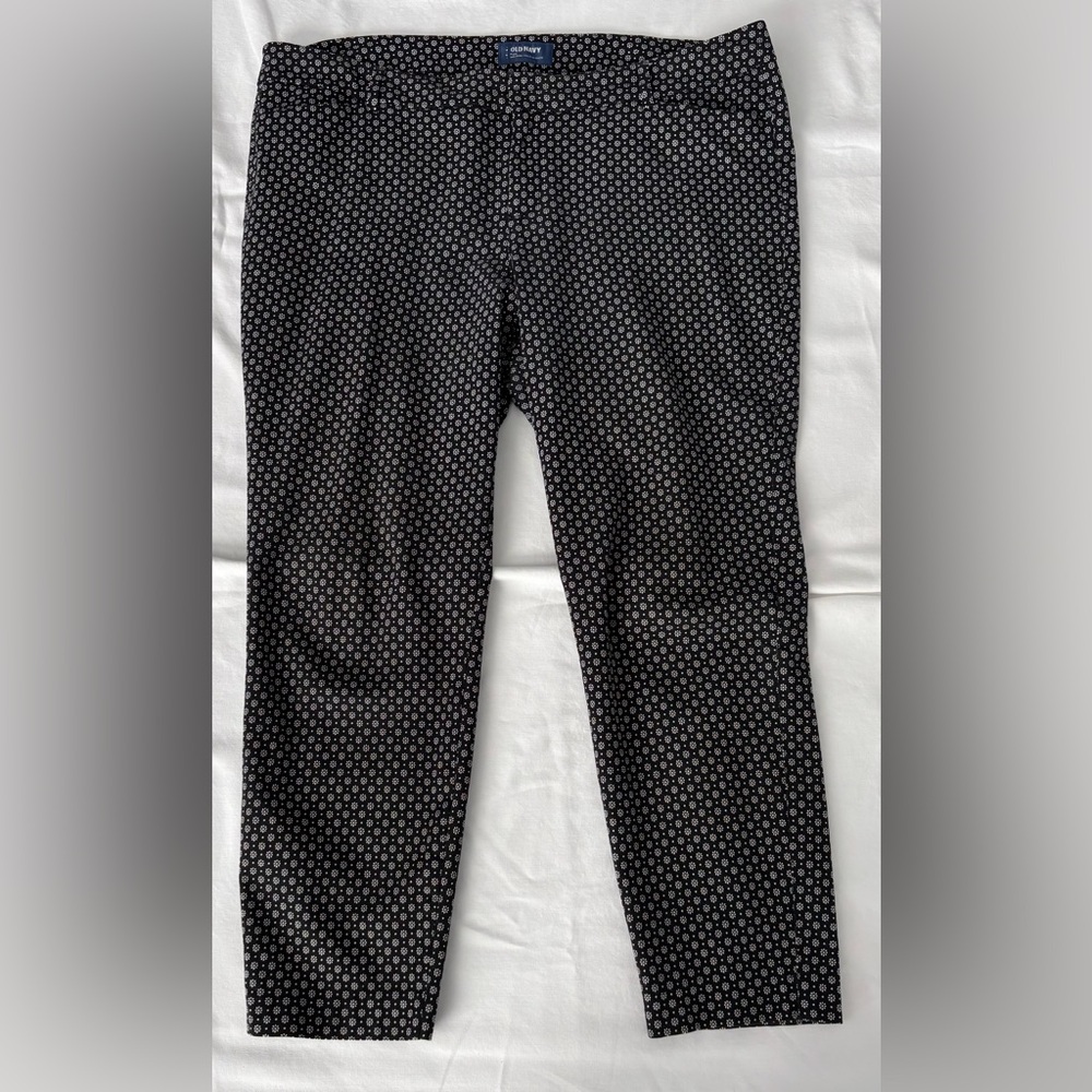 Old Navy Black Skinny Pants with White Dot Pattern